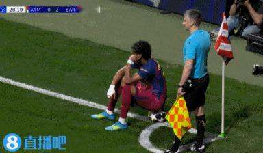亚马尔坐球上悠闲等角球，谁能想到巴萨 10 分钟后崩盘？欧冠1/4决赛，西甲内斗