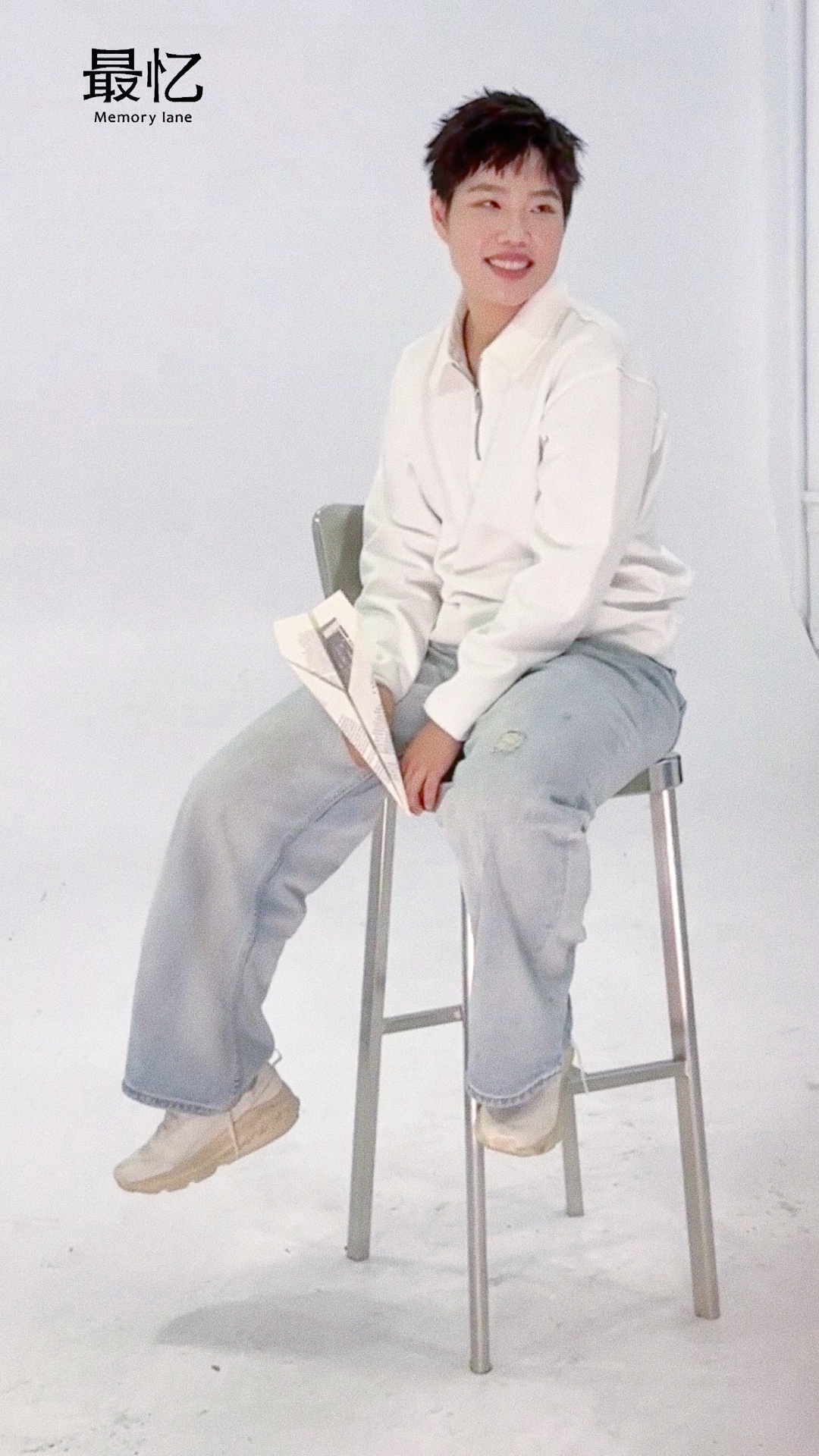 我真的要替黄东萍抱紧了，这个凳子怎么回事！偶们165！！！身高165！！！是高妹