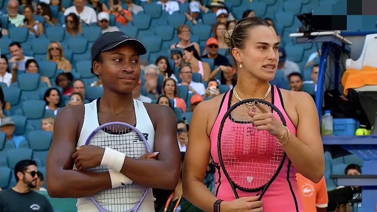 半夜三更！！
起床啦～！！
搬好小板凳！！
究竟是萨巴伦卡顺利卫冕？还是高芙首度