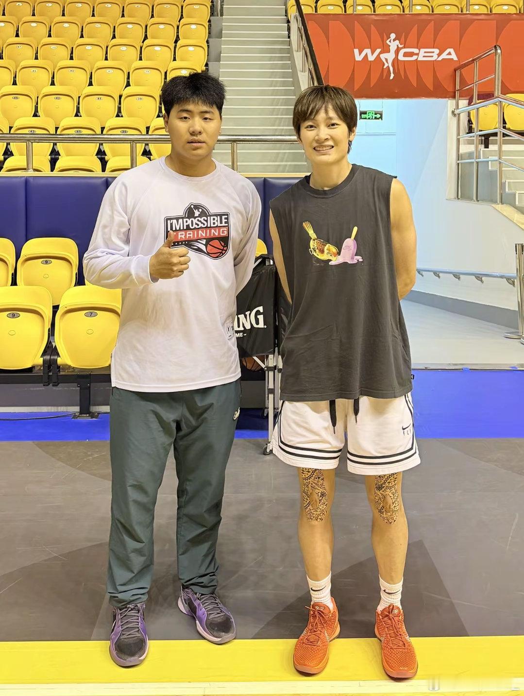 杨力维杨力维 20251215(作者发布时间)合照姐姐1P 