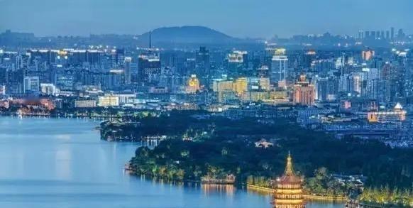 中国的九大生意人排行:
1.第一名:广东人，聪明出众。
2.第二名:浙江人，头脑