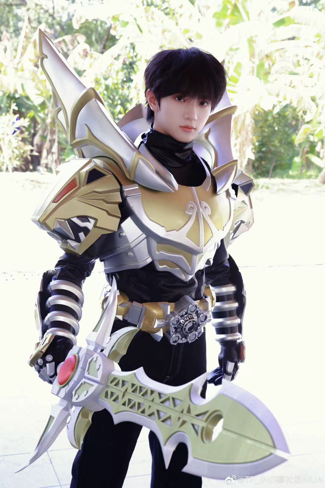 穆祉丞穆祉丞评论竟然发了十几条自拍🤳对自己铠甲勇士帝皇侠cos装扮特别满意吧！