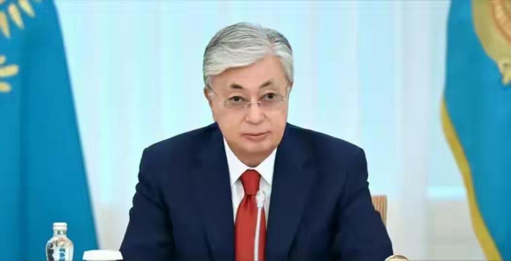 日本想拉拢中亚五国，对付中俄，但哈总统托卡耶夫却反将日本一军