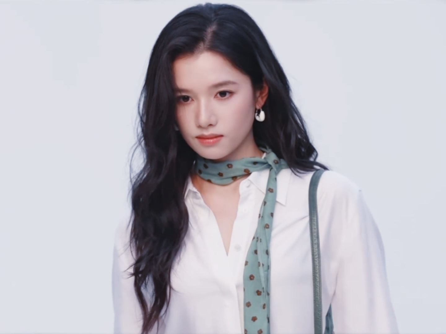 让一让现偶的神鲨回来了🥺完全是小说里的苗靖照进现实哇期待这个婧仪和刘导的二搭～