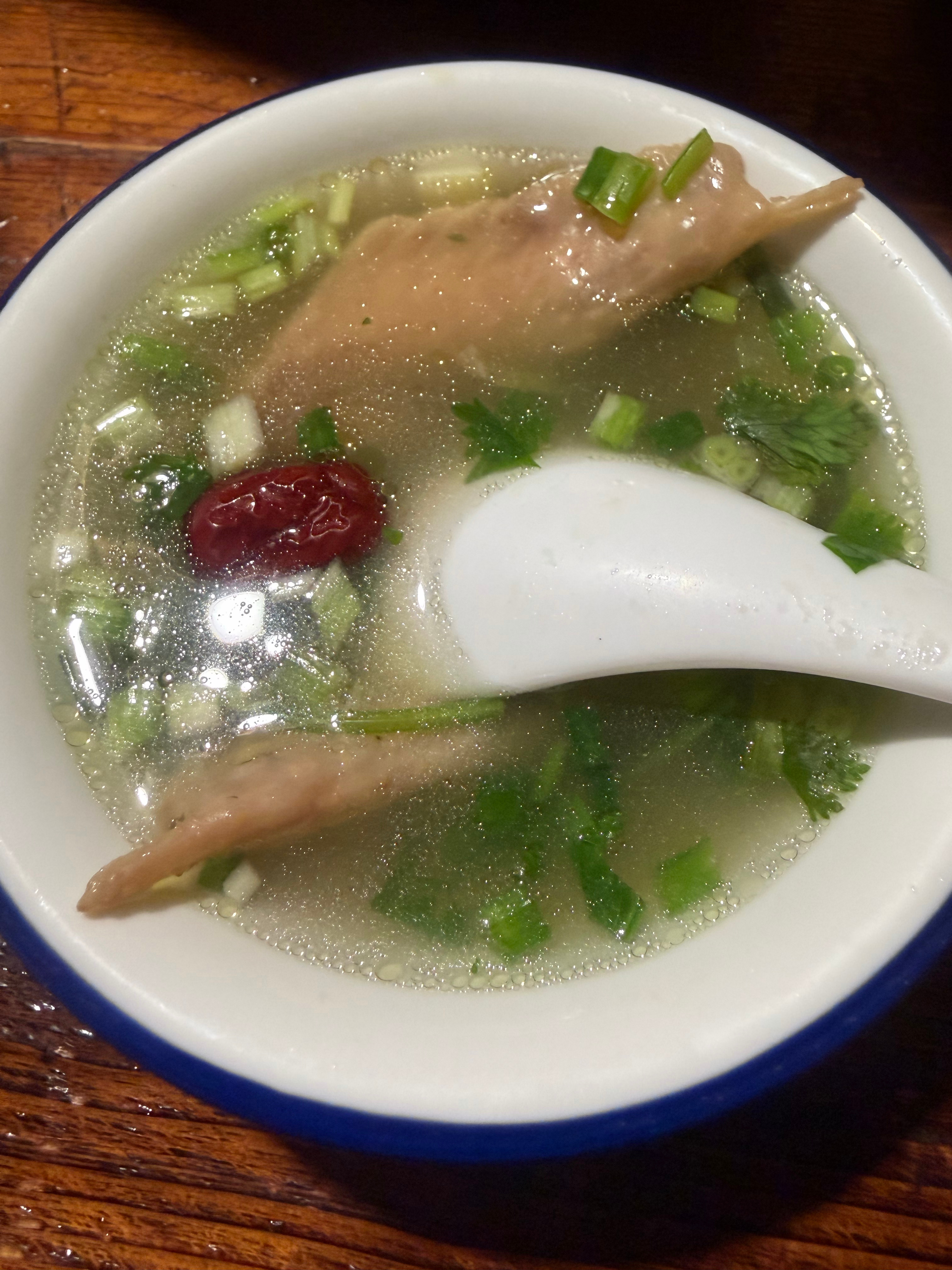 今晚的风景不错，砂锅鸡汤也很好吃😋 ​​​
