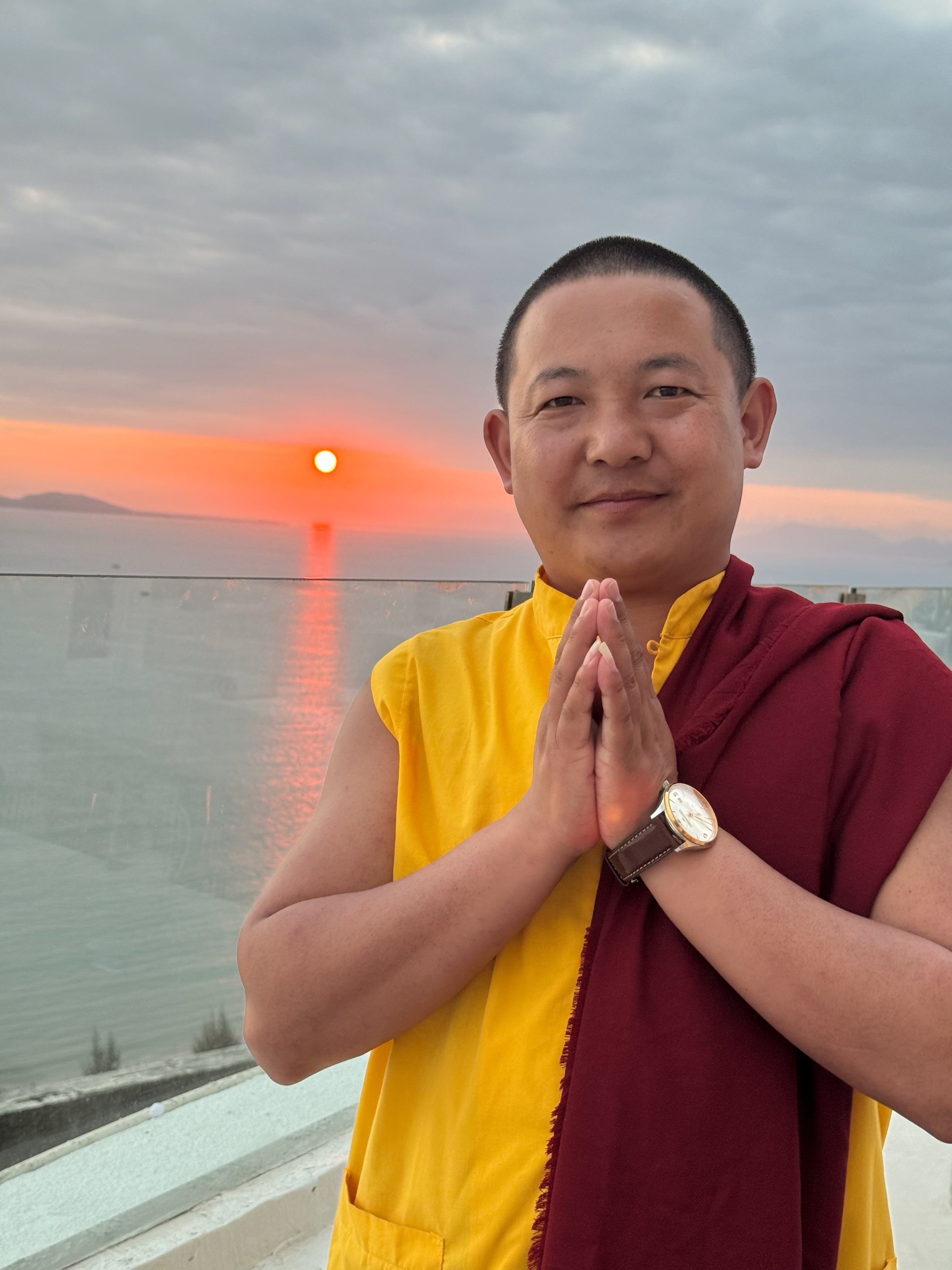 这个世界上良药很多，但是每一种良药只能救一种病，心灵的良药要靠智慧与慈悲这剂良药