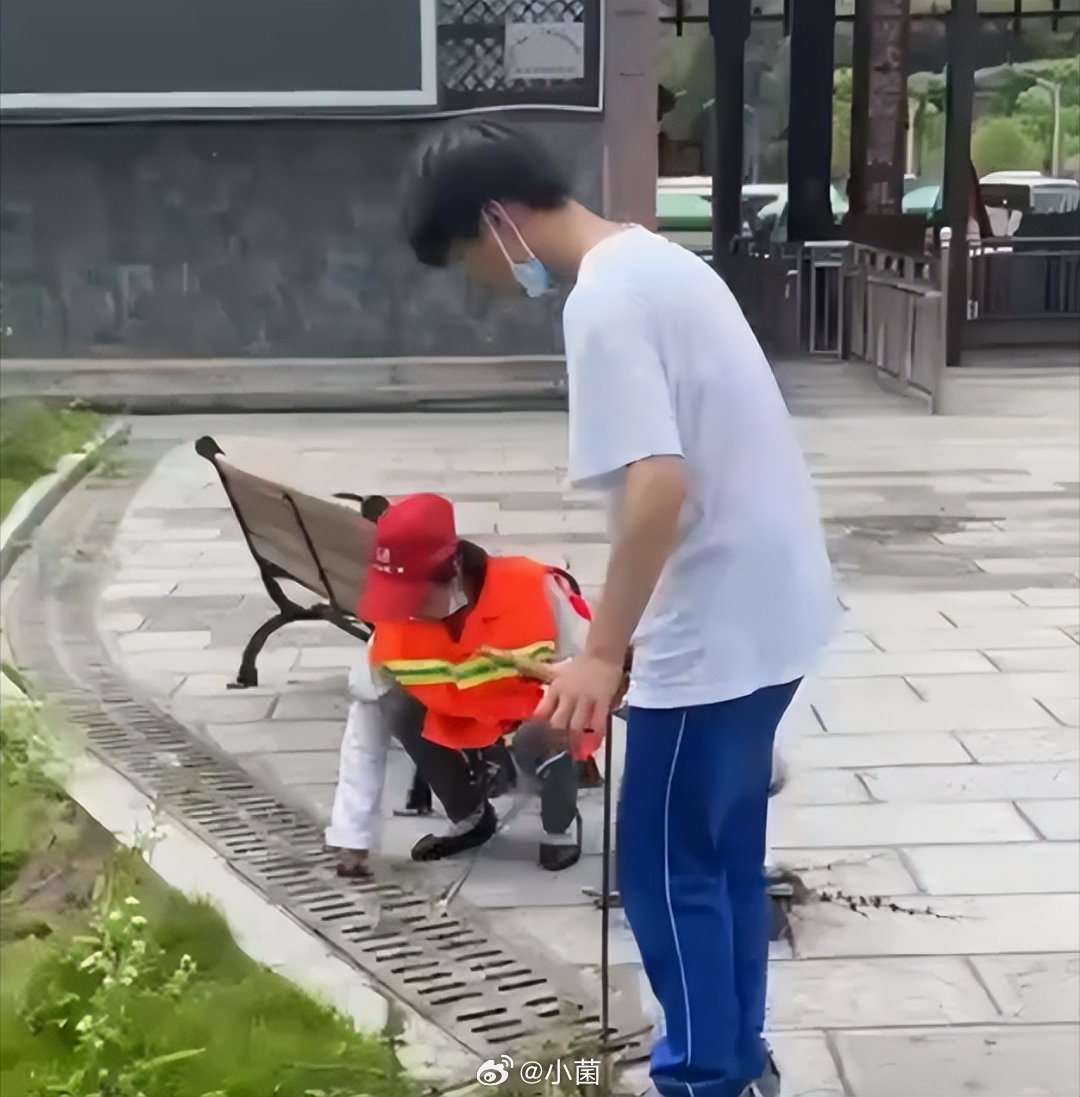 大学生毕业做保洁半年挣回四年学费大学毕业后靠保洁半年收入超10万作为博主，我始终