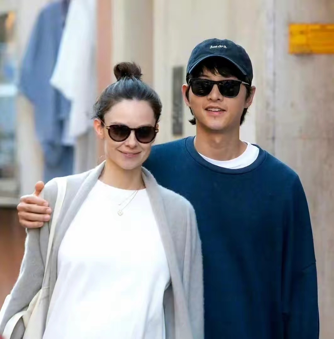 直到宋仲基官宣生下二胎，才知道他和宋慧乔离婚的真实原因。 