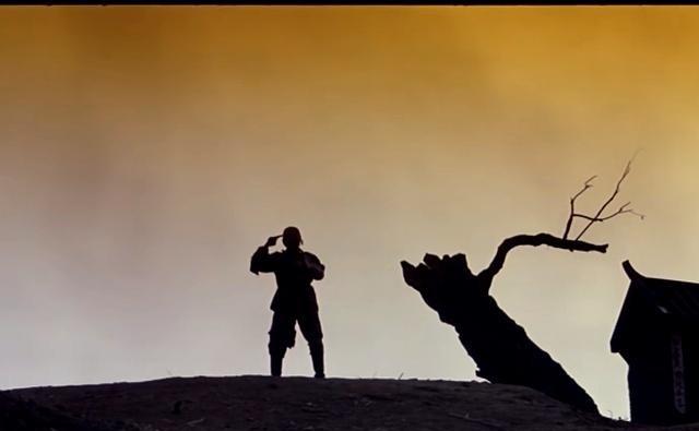 张式伟是二十七师的一个营长，在攻克台儿庄旁的一个村庄时，发了笔洋财，一口气缴获了