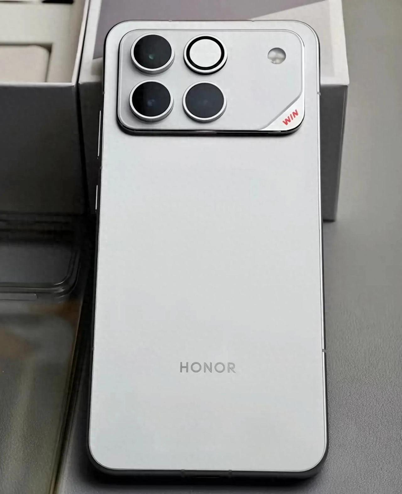 荣耀WIN2一出，荣耀WIN老用户的心态，恐怕要绷不住了……

不是老机器不能用
