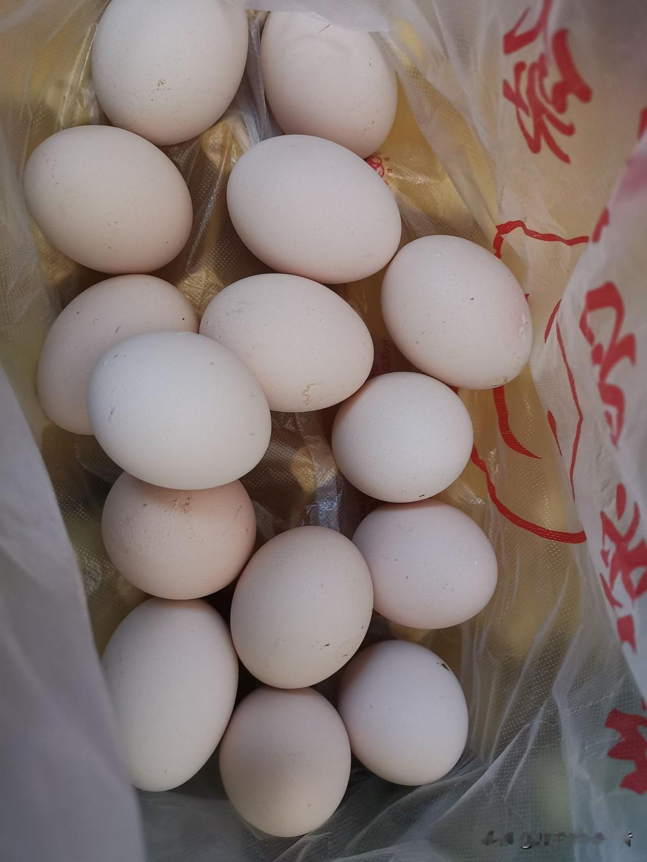 六十的我，终于混进领免费鸡蛋的队伍，找到“真组织”了。[呲牙]

免费鸡蛋陷阱 