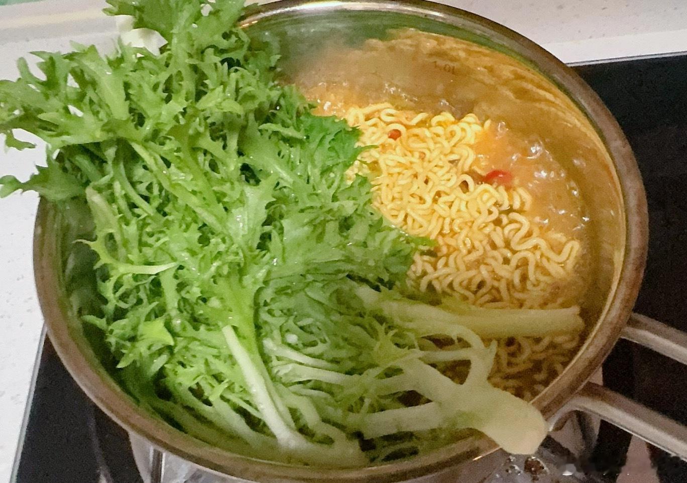 每日一餐分享 请用菜叶子“淹死”这锅面🍜​​​