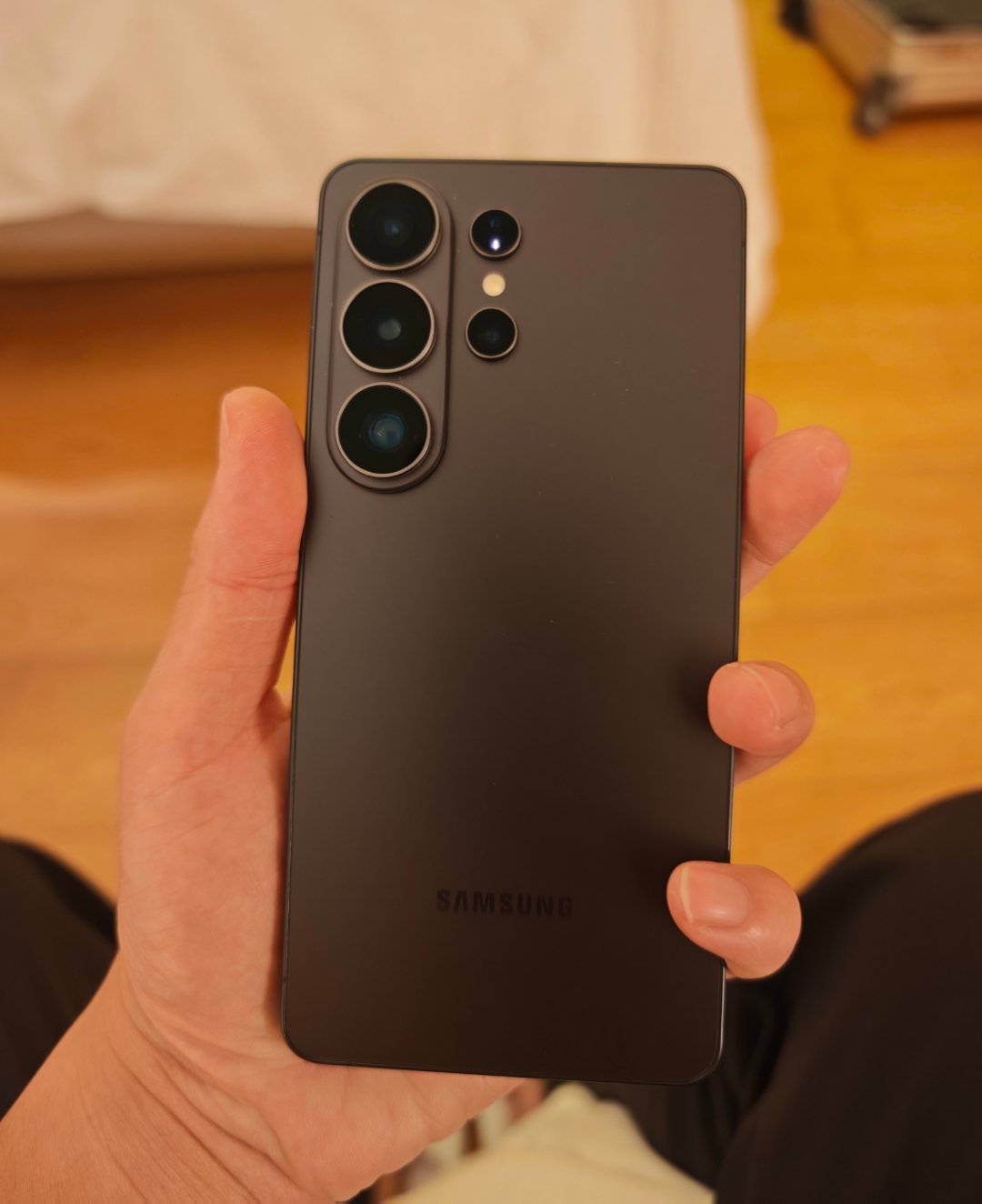 库克卸任苹果CEO省流，新的ceo是硬件设计部门出生的，不是商人了 