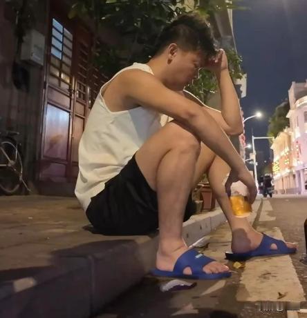 你发现没有？最近几年，身边创业倒下的人，很少有再站起来的。那些曾经意气风发的老板