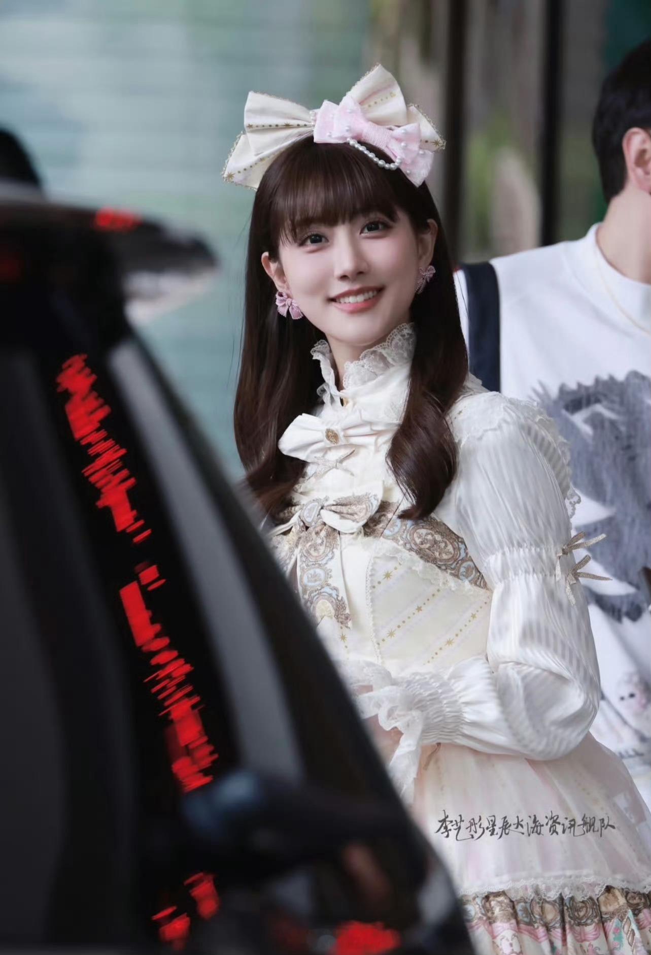 就这个Lolita爽！李艺彤你是一块行走的白巧蛋糕，给内娱带来一点二次元的震撼！