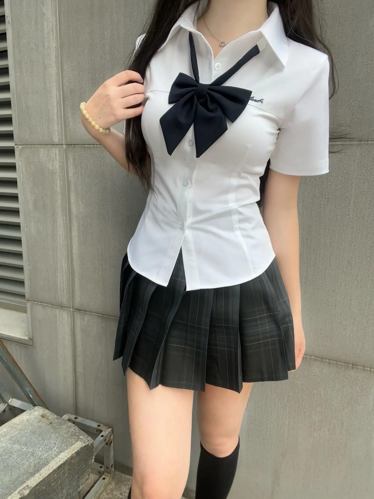你经常不自信  怕比不上很多人 可玫瑰代替不了紫罗兰 我的爱给你兜底