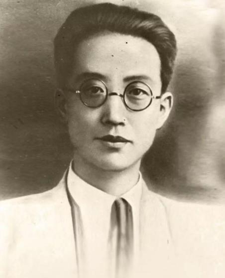 瞿秋白牺牲16年后，杨之华凭5粒纽扣认出丈夫的衣服，这份深情让人动容！
1951