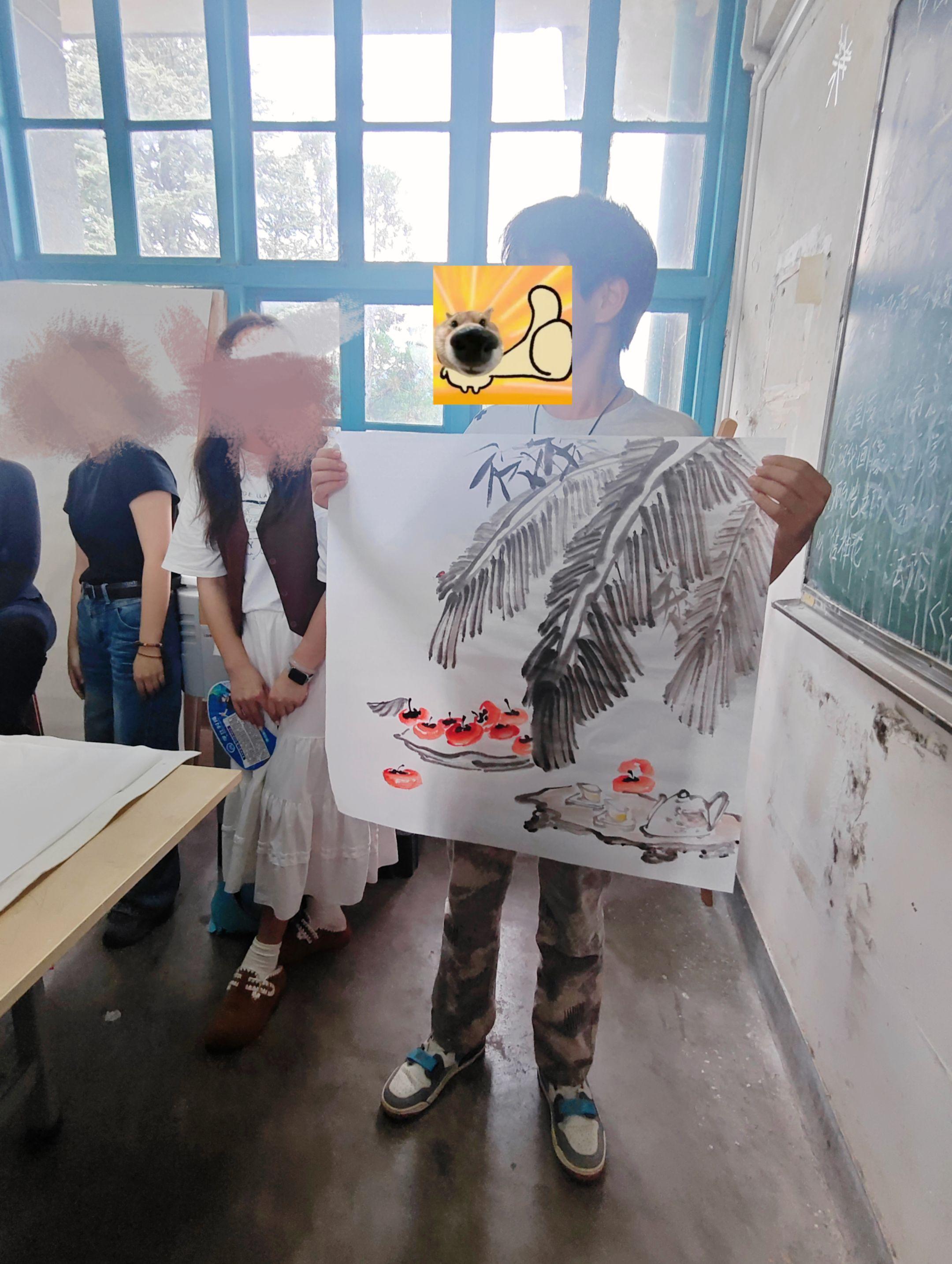 记得像这样整天蹲画室还是高三上学期呢，那时日光漫过窗棂，落在沾满油彩的...