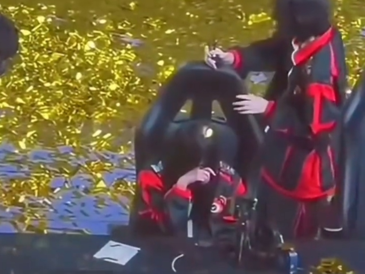 济南市体育局祝贺桃晚安桃晚安  穆欣月擦去了桃晚安的泪。 ​​​