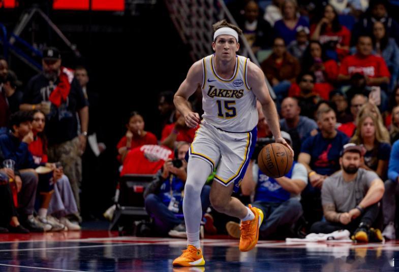 湖人官方宣布，奥斯汀·里夫斯左小腿腓肠肌二级拉伤，约四周后复查。对此，湖人队记R