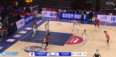 今天焦泊乔跑了挺多个这种球，先无球跑，然后接球投篮，后面还有一个借掩护的跑出战术