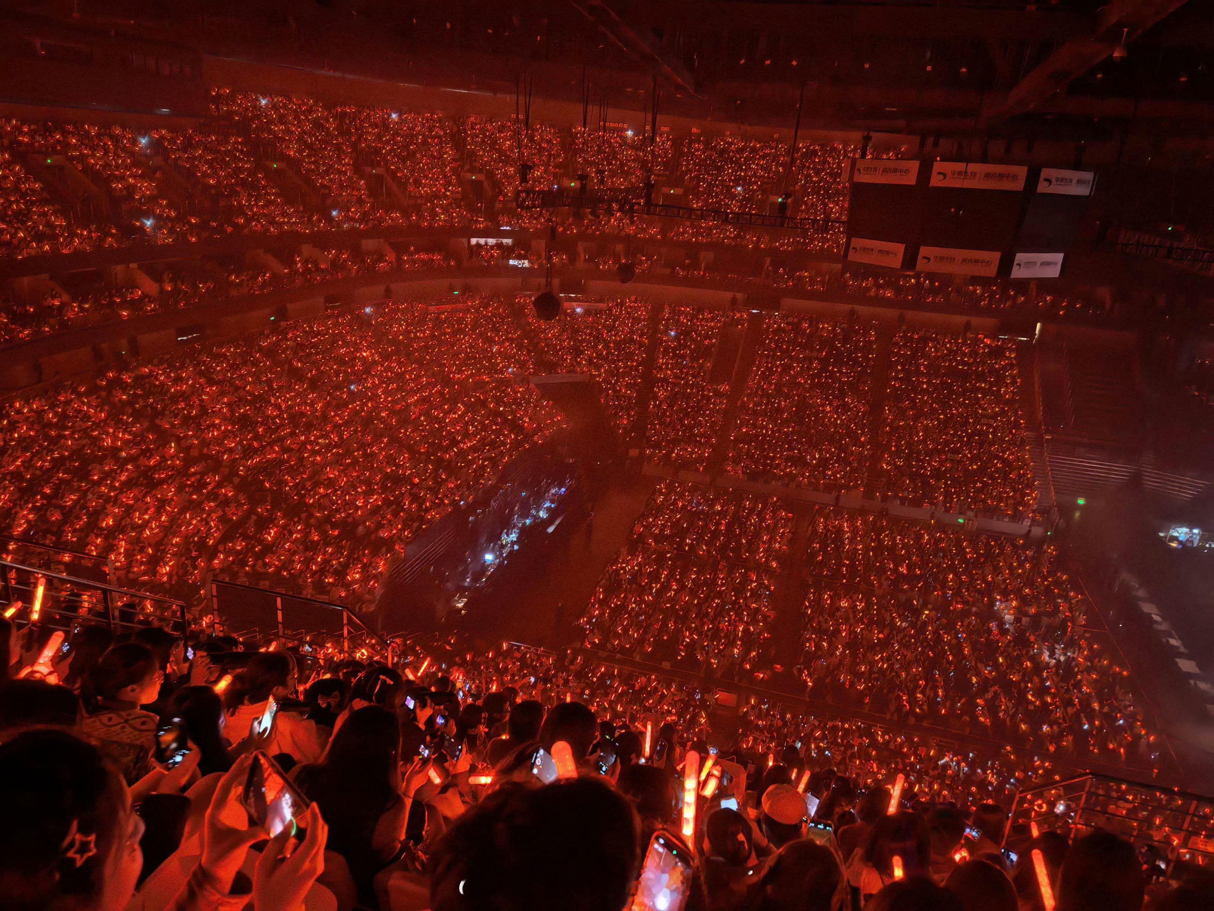 虞书欣生日会的红海虞书欣人山人海在爱你虞书欣生日会