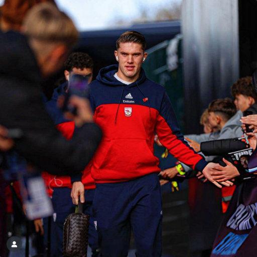 约克雷斯在英超联赛中创造了“后插上”次数最多的纪录。对后卫来说，最烦人的莫过于追