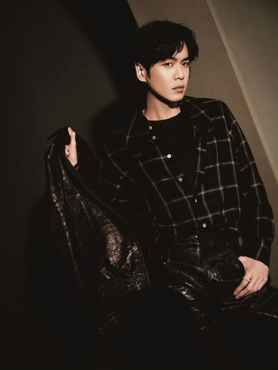 张若昀钟楚曦领衔主演开端好期待张若昀阿，我仔细看了一下简介，无限流很带感的片子，