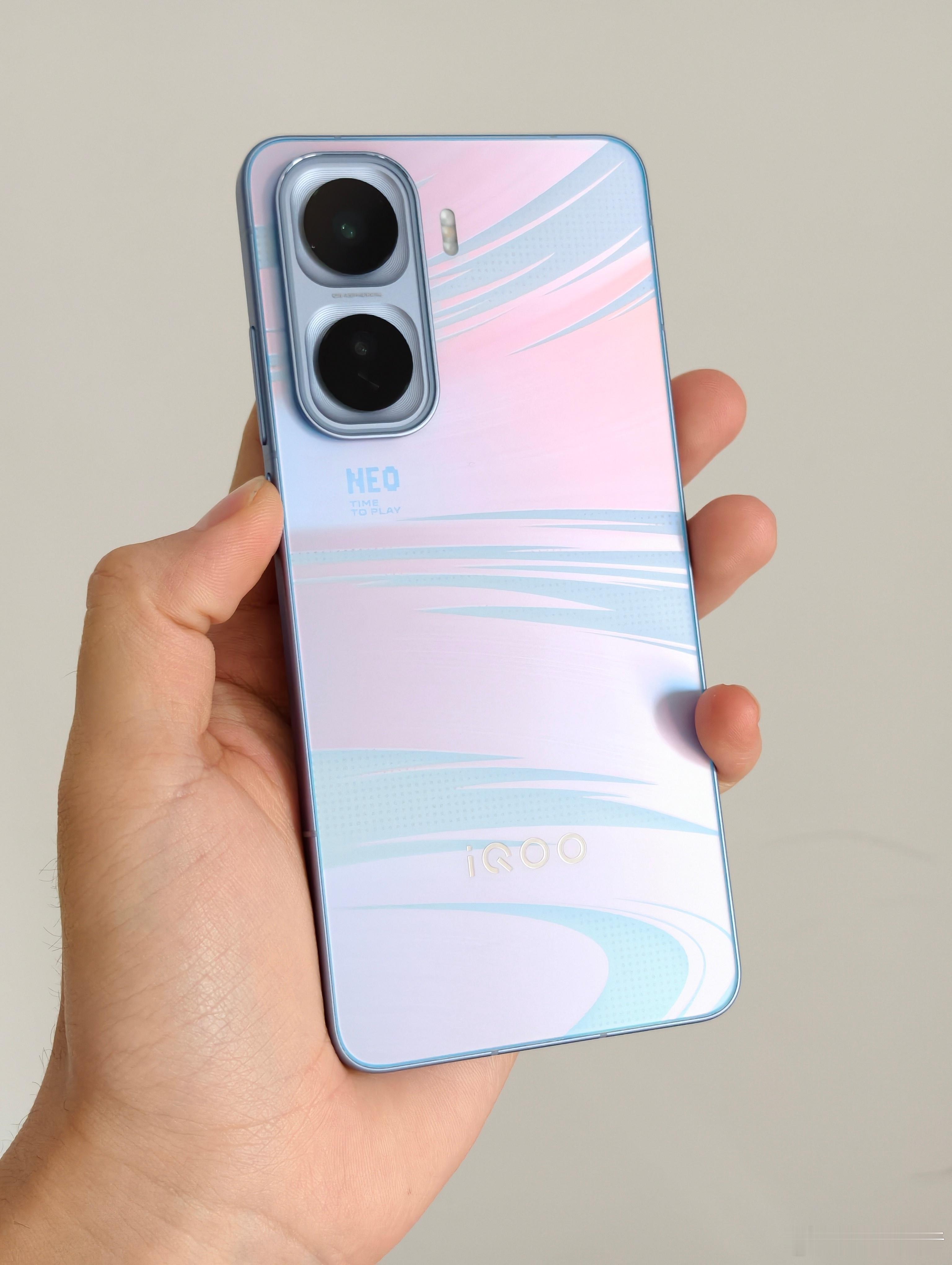 这手机我一直在和主力机交替使用，更多是用来玩游戏，像是LOLM、王者之类的帧率都