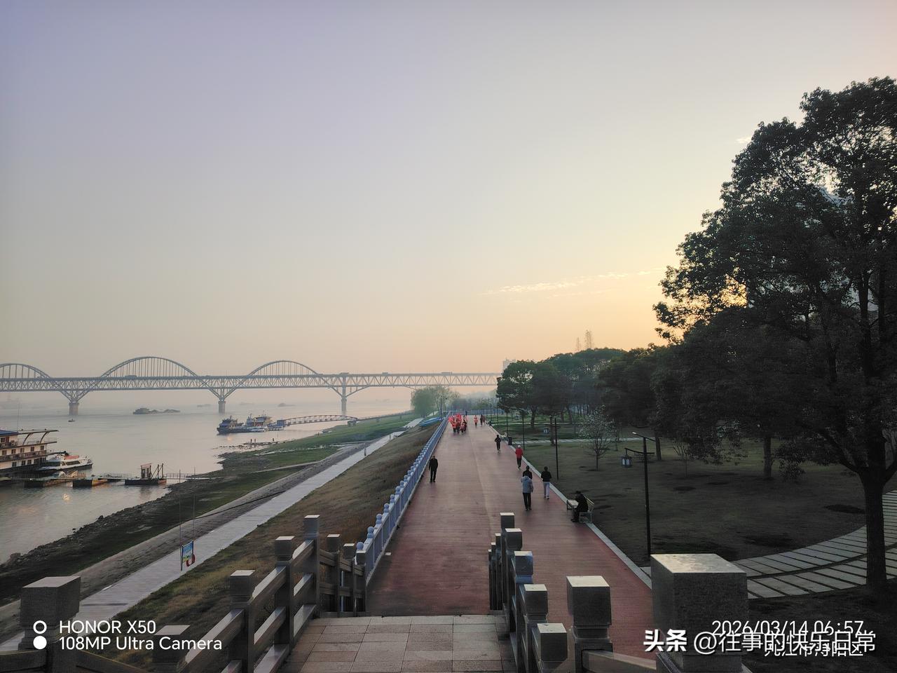 3月14日长江岸边晨练打卡“上头条聊CBA”