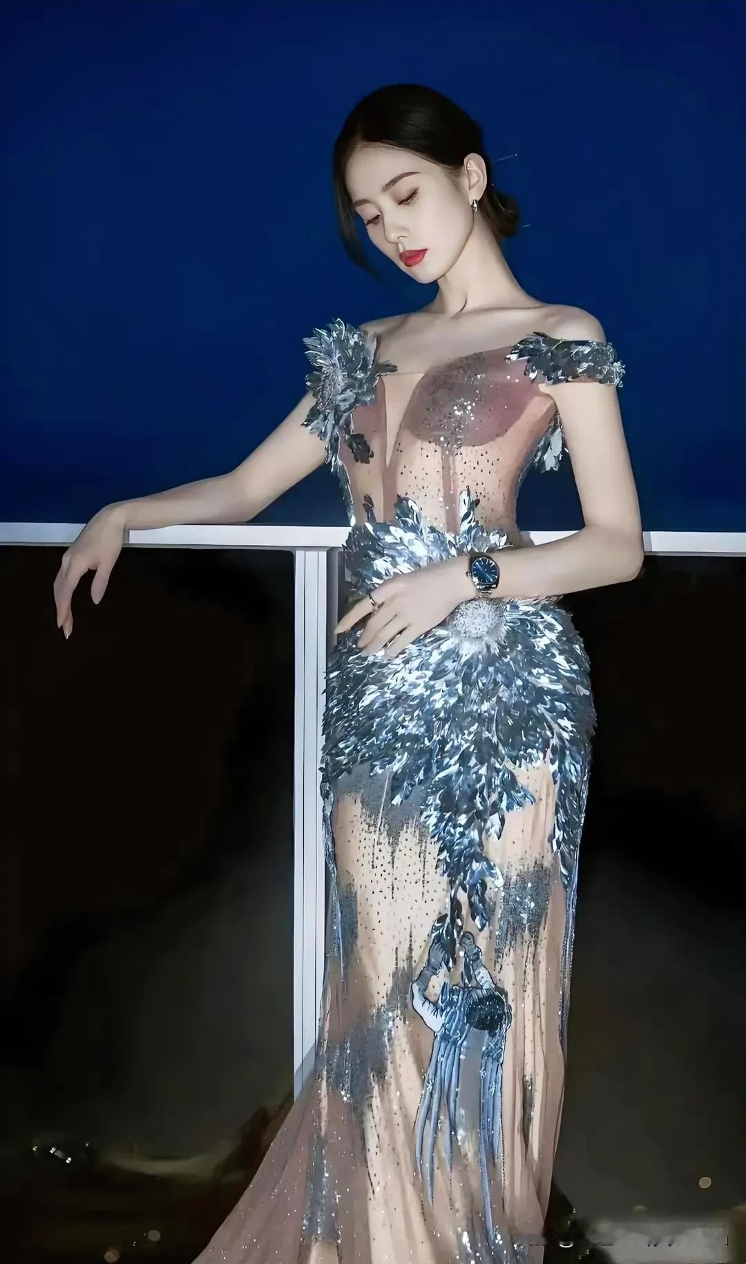 刘诗诗优雅夜色下的迷人晚礼服，尽显高贵与魅力！💃✨