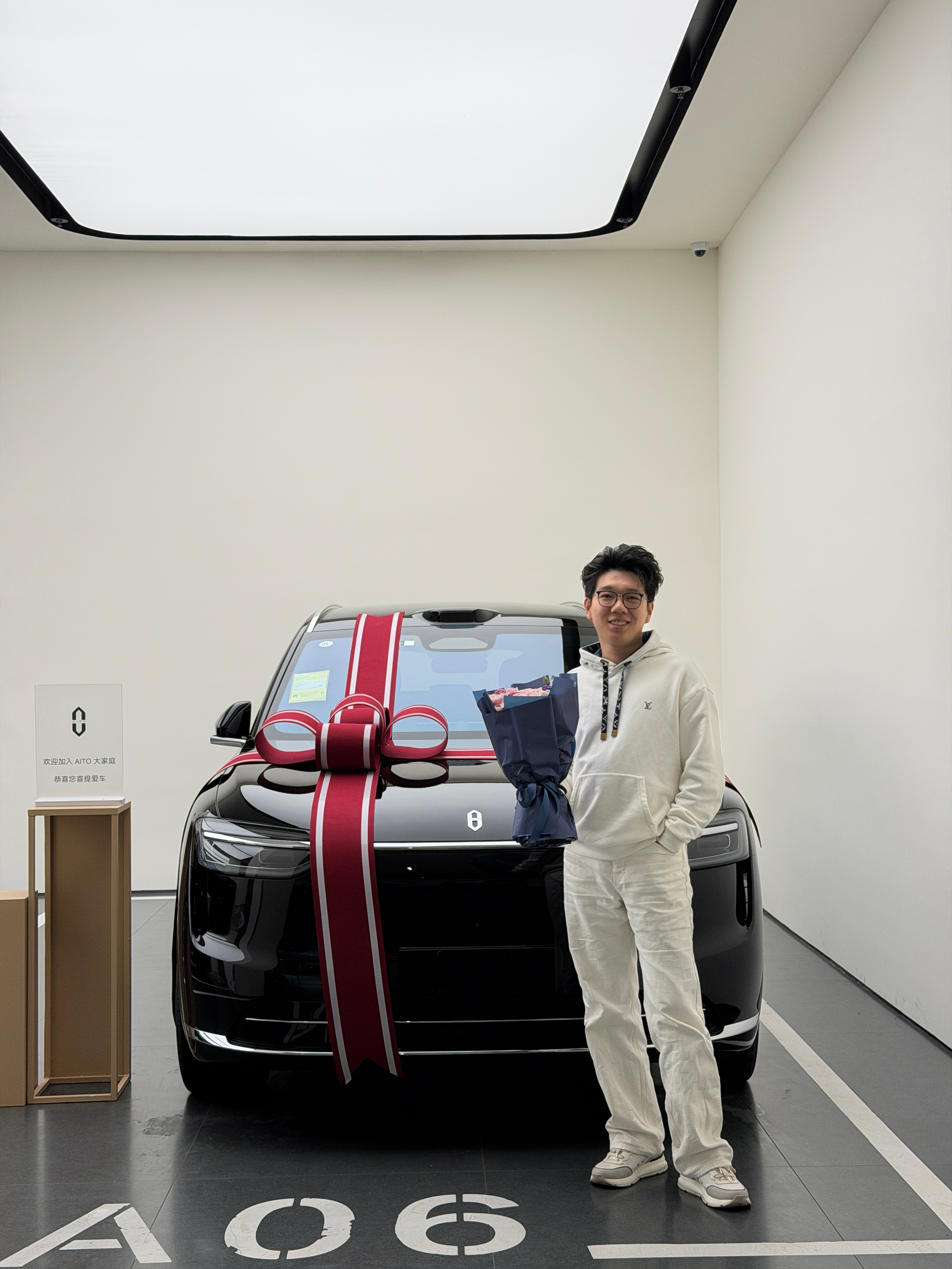 如果你问我：年轻人提车需要仪式感吗？那肯定是：需要，必须需要，狠狠搞个大的！[坏