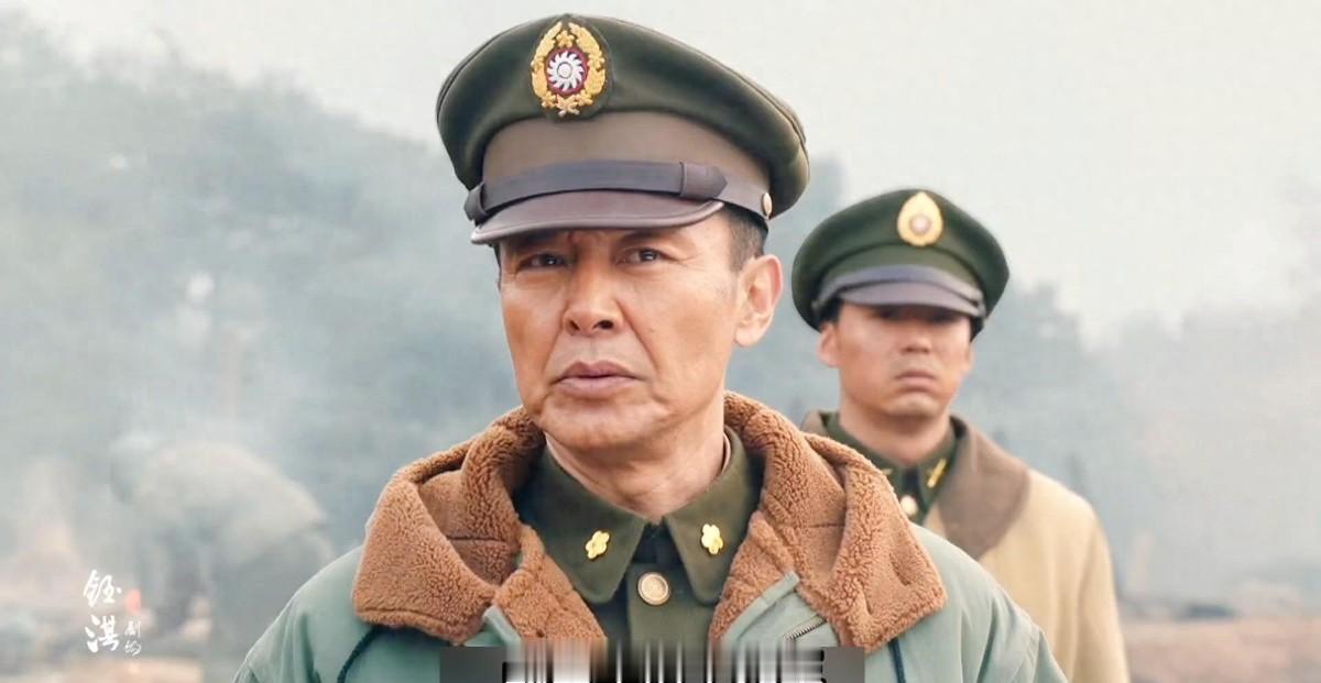 揭秘淮海战役时刘伯承为何提出“吃一个夹一个看一个”的独特战略策略？
1948年1