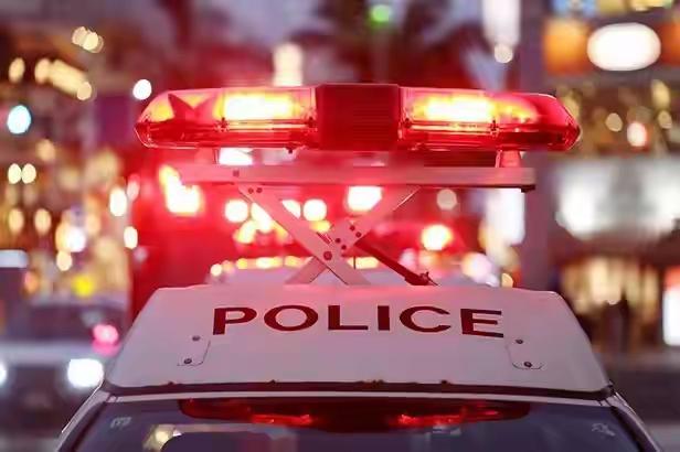 离谱！驻日美军裸奔被抓，各方态度撕开“同盟”遮羞布
 
冲绳又被驻日美军搅得鸡犬