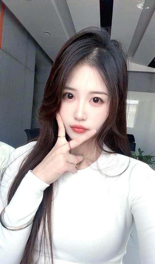 过完年，媒人来介绍对象了，看来也要走相亲这条路了。媒人让我加对方微信，发张照片，