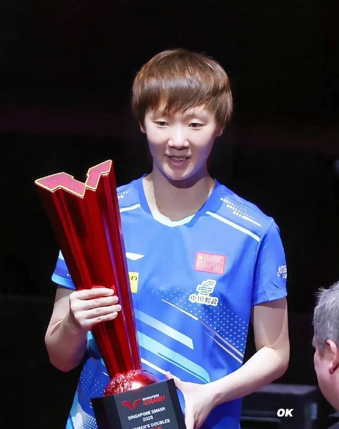 全国的乒友祝贺王曼昱获得中国大满贯女子单打冠军🏆
王曼昱以经典的、教科书级的、