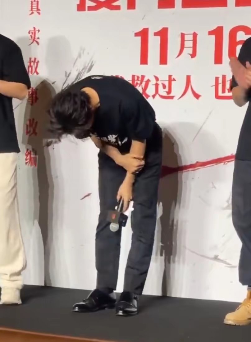叶柯虽然宣布退网了，但柯学的余温并未消散，晓明哥压力山大好头疼。可以看到，黄晓明