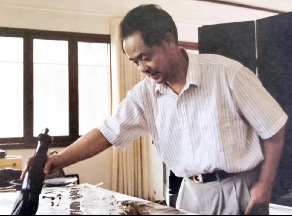 还是小看徐湖平了，

没想到他还出过书，

看来对文物典藏真的下功夫研究了。
