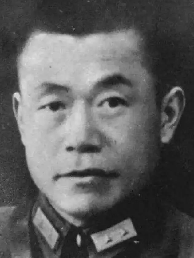 1949年，国军中将邱清泉被解放军击毙，妻子带着孩子们准备去台湾，次子邱国渭却说