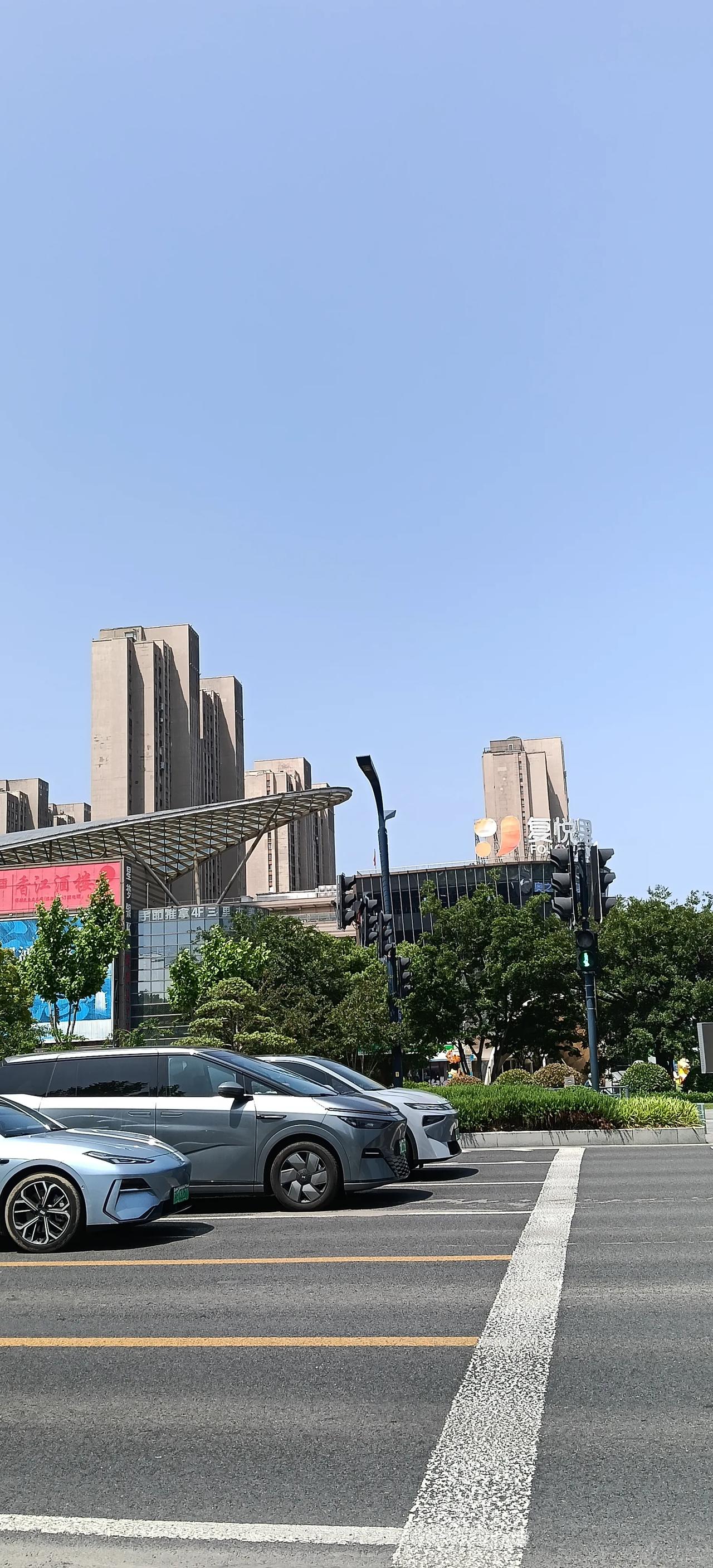 工农路这边城在段天气很好！/