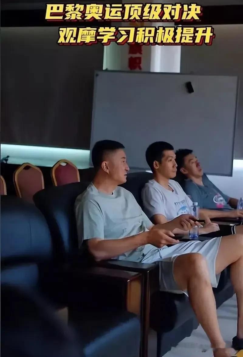 王少杰刚来广东队就坐上座，杜锋这是受够了广东队那几个大番薯的意思？
不得不说，杜