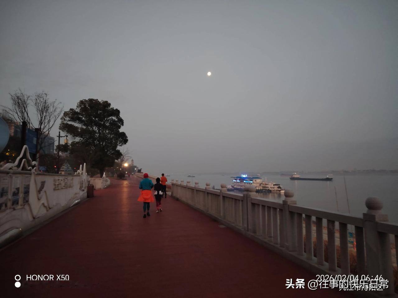 冬日好去处长江岸边晨练打卡分享运动