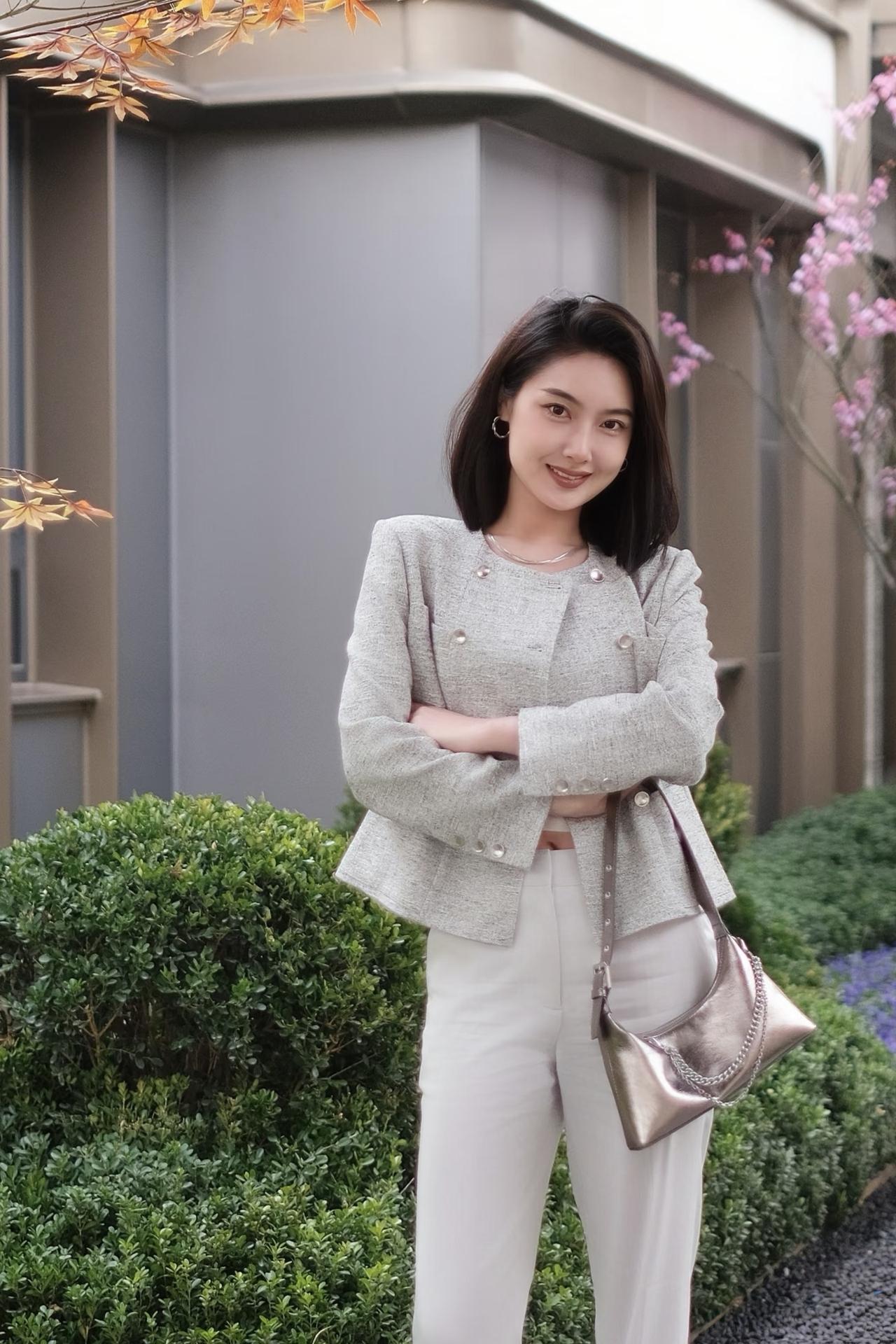 你觉得女人最重要的是美貌还是人品美貌重要，人品最重要。