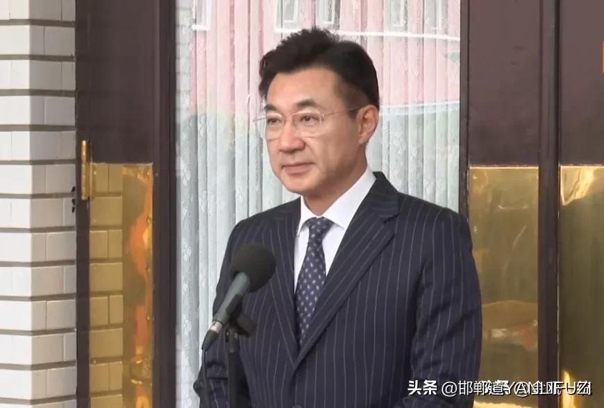 江启臣胜选，力挺郑丽文访陆。

31日上午，刚赢得台中市长初选的江启臣，在受访时