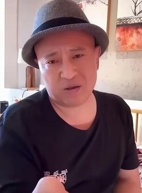 赚的钱大头都进了师傅口袋，换你你干不干？可要是这师傅背后得养100多张嘴，连徒弟