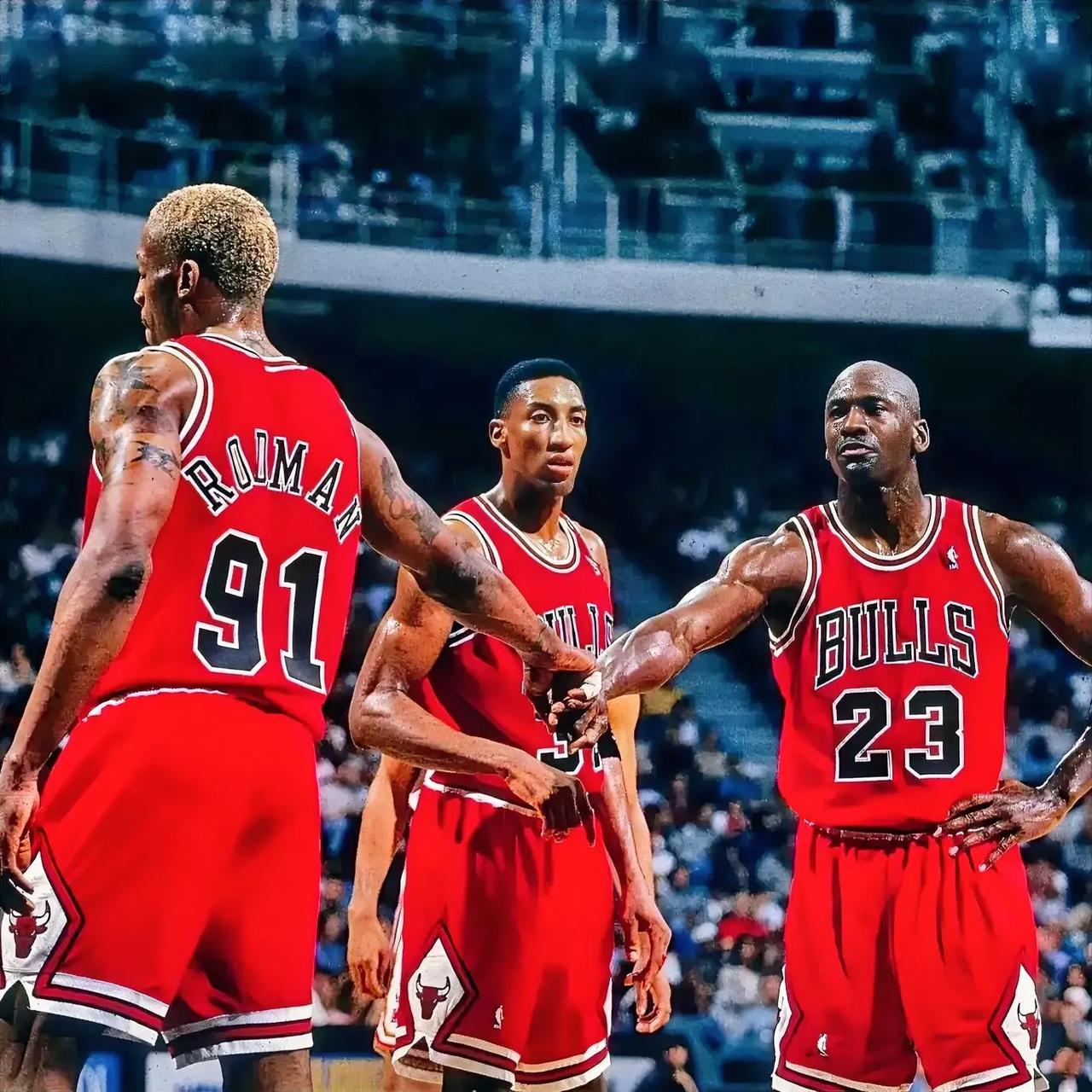 实事求是，NBA历史上最伟大的“三人组合”是以下这三个：

1、公牛三人组
乔丹