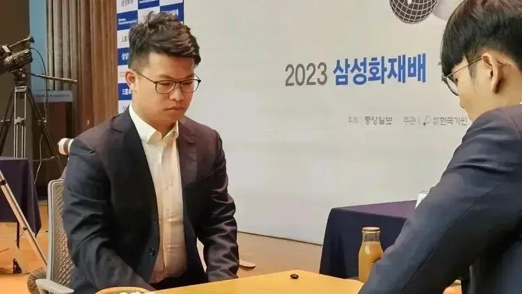 无须嗑劫 三豪克申

中国豪哥们阻击战立下大功


当今世界围棋第一人的韩国九段