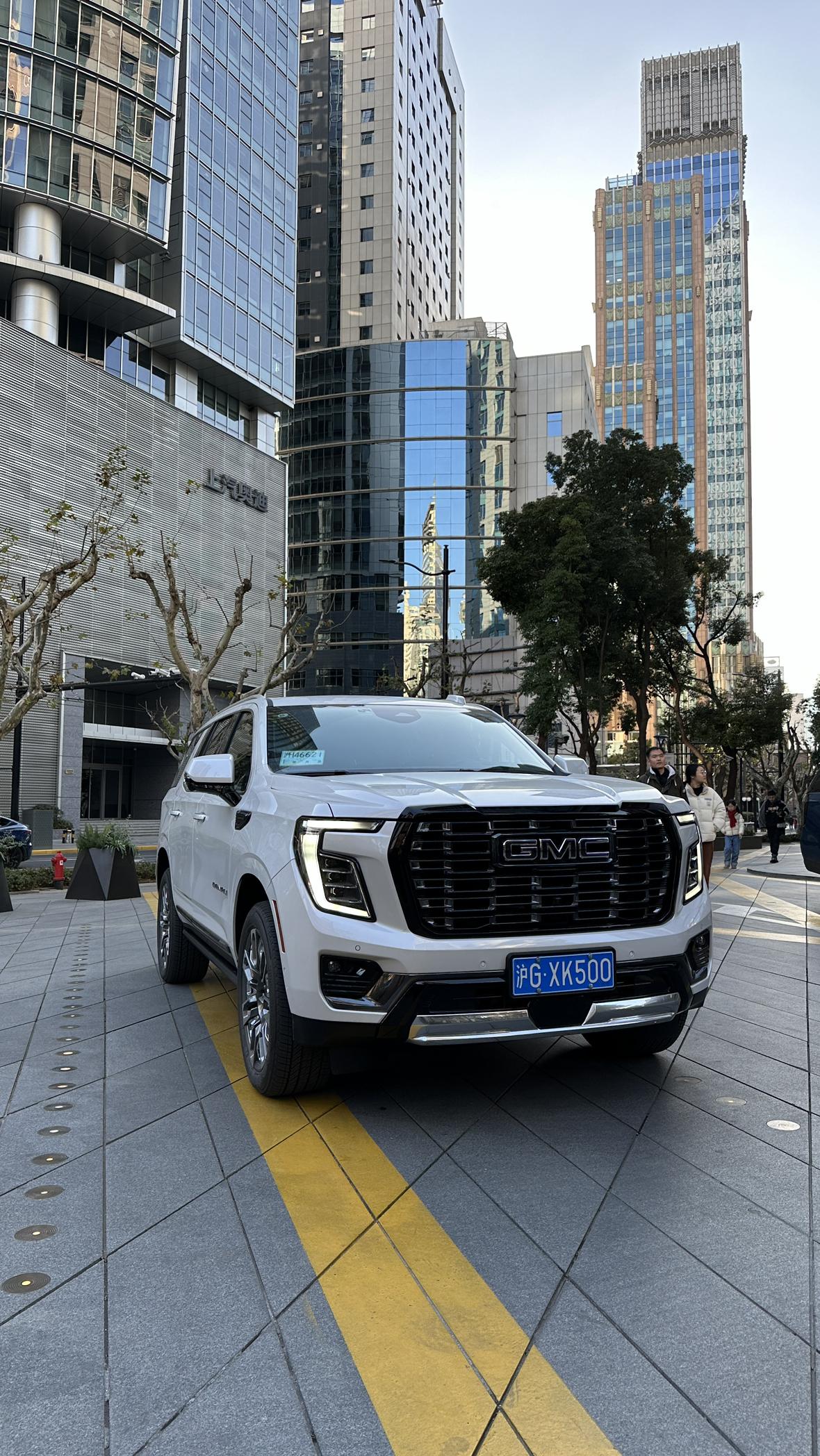 昨天（1/1元旦）陪朋友去试驾，顺嘴问了问销售情况
销售：12/31当天，店里卖