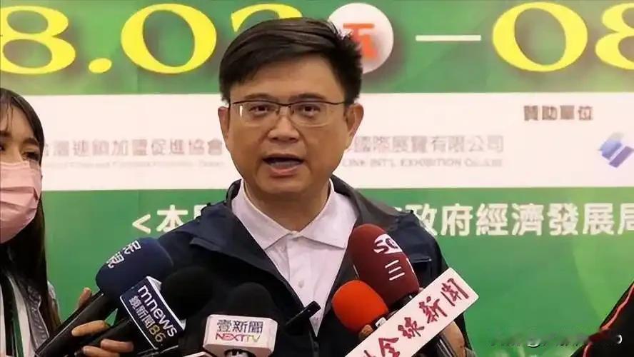 民进党高雄初选大内斗，赖瑞隆险胜邱议莹，绿营基本盘危矣？
 
1月13日，民进党