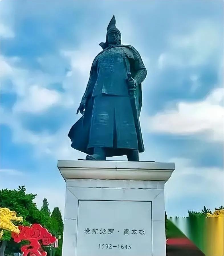 太离谱！苏州竟有怪雕像？

金鸡湖畔的老子像歪嘴吐舌，双眼紧闭的造型被指丑化圣人